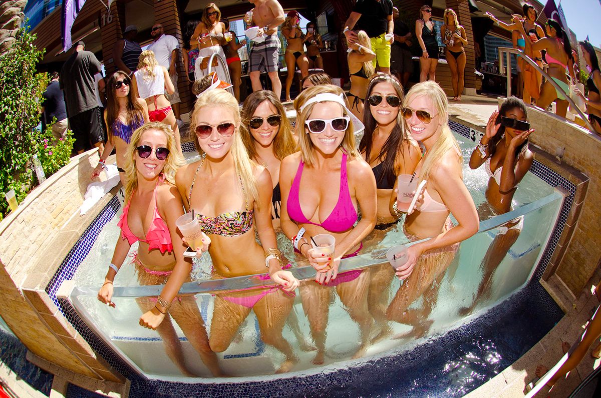 Las Vegas: Skip-the-Line Pool Party Tour